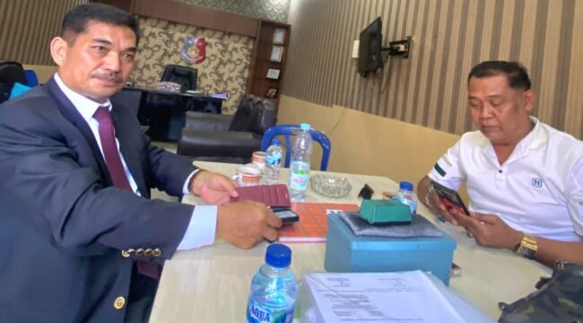 Foto : Dugaan praktik mafia tanah kembali mencuat di Kabupaten Bogor, menyusul terbitnya sertifikat tanah melalui program Pendaftaran Tanah Sistematis Lengkap (PTSL) yang diduga tidak sesuai prosedur. Kuasa hukum Clanse Pakpahan, SH, dan Tim.