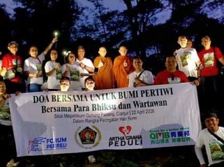 Foto : Di tengah meningkatnya ancaman bencana alam dan gejolak sosial, sebuah ikhtiar spiritual digelar di kawasan Gunung Padang, Jawa Barat, Rabu (22/4/2026), bertepatan dengan momentum peringatan Hari Bumi.
