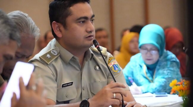 Foto : Tumpukan sampah yang kian meningkat di wilayah Cakung Barat mendorong Lurah Cakung Barat, Yasir Habib Putra, untuk angkat bicara. Ia mengajak seluruh warga mulai mengubah kebiasaan dengan memilah sampah sejak dari rumah sebagai langkah nyata mengatasi persoalan tersebut.
