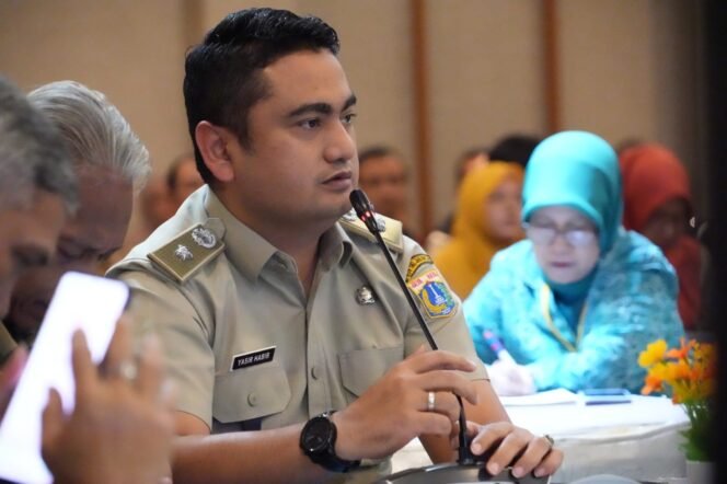 
					Foto : Tumpukan sampah yang kian meningkat di wilayah Cakung Barat mendorong Lurah Cakung Barat, Yasir Habib Putra, untuk angkat bicara. Ia mengajak seluruh warga mulai mengubah kebiasaan dengan memilah sampah sejak dari rumah sebagai langkah nyata mengatasi persoalan tersebut.
