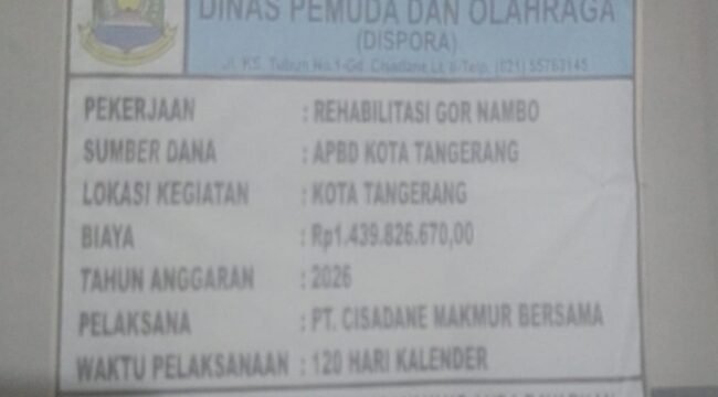 Foto: Papan Proyek Rehabilitasi GOR Nambo Jaya Disorot