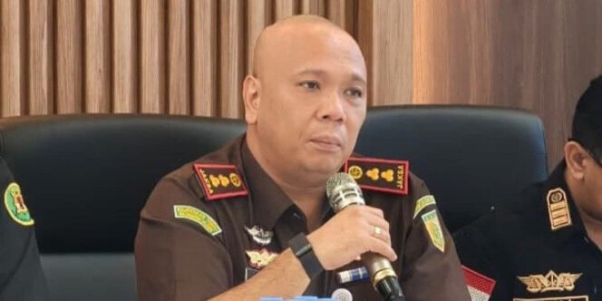 
					Foto  : Penanganan kasus dugaan tindak pidana korupsi dana Bantuan Operasional Sekolah (BOS) di SMAN 1 Kotabaru, Kalimantan Selatan, terus berlanjut di Kejaksaan Negeri (Kejari) Kotabaru.

