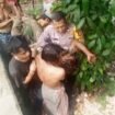 Foto: Sejumlah warga bersama anggota Bhabinkamtibmas Kelurahan Krendang, Polsek Tambora, mengevakuasi seorang pria yang terjatuh ke kali di kawasan Jalan Krendang Barat, Jakarta Barat, Kamis (30/4/2026).