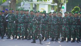Foto: Sejumlah prajurit TNI mengikuti upacara bendera di halaman Makorem 081/DSJ, Kota Madiun, Senin (20/4/2026).