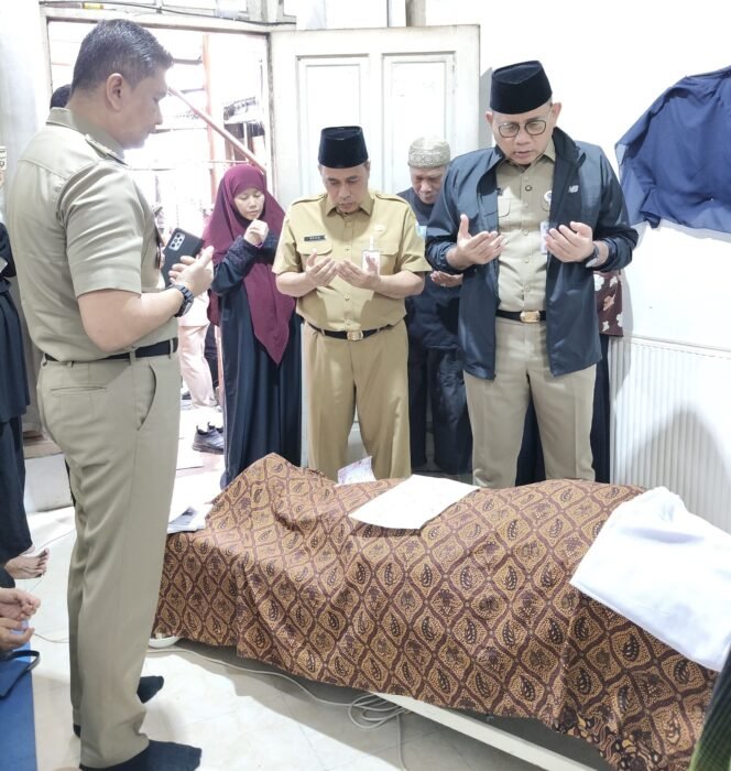 
					Foto: Wali Kota Jakpus Takziah ke Rumah Duka Warga Kemayoran.
