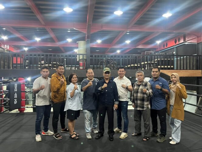 
					Foto : Dalam upaya memperkuat prestasi olahraga tinju, Pengurus Provinsi (Pengprov) Persatuan Tinju Amatir Indonesia (PERTINA) DKI Jakarta menggelar rapat strategis bersama Gho Sun Iron Camp, Selasa (5/5/2026)