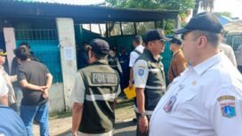 Foto: Petugas gabungan dari Pemerintah Kota Jakarta Pusat bersama PAM Jaya melakukan penertiban rumah dinas di Jalan Penjernihan II, Bendungan Hilir, Tanah Abang, Jakarta Pusat, Rabu (6/5/2026). 