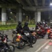 Foto : Aparat gabungan dari Batalyon B Pelopor Satbrimob Polda Metro Jaya bersama Tim Perintis Presisi Polres Metro Jakarta Timur (9/5/2026).