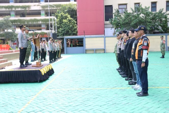 
					Foto: Kapolres Metro Jakarta Barat Kombes Pol. Twedi Aditya Bennyahdi, S.Sos., S.I.K., M.H. didampingi Dandim 0503 Jakarta Barat Letkol Inf. Saputra Hakki, S.H., M.P.M.,