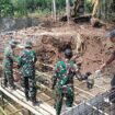 Foto: Koramil Kalidawir dan Warga Kompak Tuntaskan Pembangunan Jembatan Desa Joho