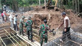 Foto: Koramil Kalidawir dan Warga Kompak Tuntaskan Pembangunan Jembatan Desa Joho