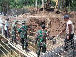 Foto: Koramil Kalidawir dan Warga Kompak Tuntaskan Pembangunan Jembatan Desa Joho