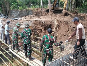 Foto: Koramil Kalidawir dan Warga Kompak Tuntaskan Pembangunan Jembatan Desa Joho