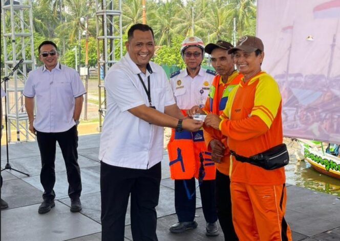 
					 Foto : PT Pembangunan Jaya Ancol Tbk memperkuat standar keselamatan wisata bahari dengan menerima E-Pas Kecil untuk kapal wisata yang beroperasi di kawasan Anco.