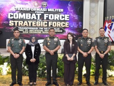 Foto: Kepala Staf Angkatan Darat Maruli Simanjuntak bersama Komandan Seskoad Agustinus Purboyo serta diikuti para pejabat utama TNI AD,