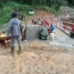 Foto: Semangat Kebersamaan Warnai Pembangunan Jembatan Garuda Tulungagung