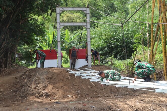 
					Foto: Jembatan Garuda Sungai Song di Tulungagung Masuk Tahap Finishing