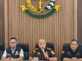 Foto: Kejaksaan Negeri Kotabaru kembali menunjukkan komitmennya dalam pemberantasan tindak pidana korupsi dengan berhasil mengembalikan kerugian keuangan negara sebesar Rp6.513.082.500 dari perkara korupsi atas nama terpidana Selvie Metty.
