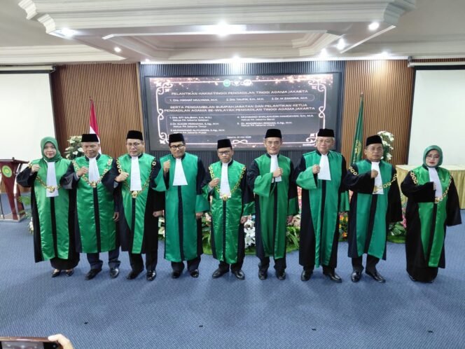 
					Foto  : Pengadilan Tinggi Agama Jakarta melaksanakan pelantikan tiga Hakim Tinggi serta pengambilan sumpah jabatan dan pelantikan Ketua Pengadilan Agama se-wilayah hukum DKI Jakarta pada Rabu (20/5/2026).