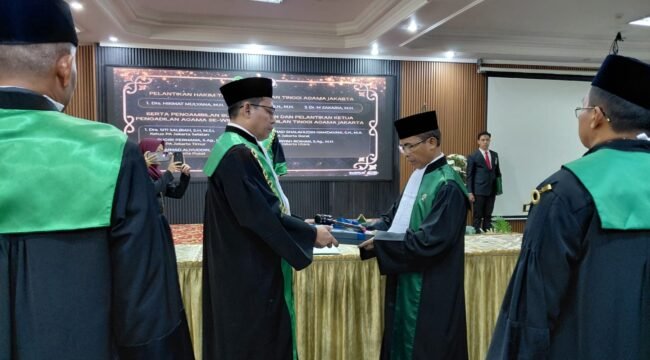 Foto : Muhammad Aliyuddin, S.Ag., M.H., menyampaikan komitmennya untuk menjalankan amanah jabatan dengan penuh integritas, profesionalisme, dan tanggung jawab dalam mendukung visi Mahkamah Agung Republik Indonesia serta Pengadilan Tinggi Agama Jakarta
