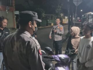 Foto : Polsek Kramatjati menggelar Operasi Kepolisian yang Ditingkatkan (KRYD) melalui patroli cipta kondisi secara stasioner di wilayah hukum Kramatjati, Jakarta Timur, Senin (25/5/2026) dini hari.
