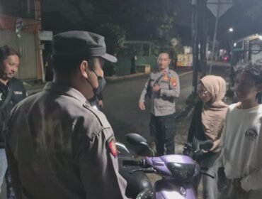 Foto : Polsek Kramatjati menggelar Operasi Kepolisian yang Ditingkatkan (KRYD) melalui patroli cipta kondisi secara stasioner di wilayah hukum Kramatjati, Jakarta Timur, Senin (25/5/2026) dini hari.
