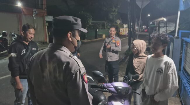 Foto : Polsek Kramatjati menggelar Operasi Kepolisian yang Ditingkatkan (KRYD) melalui patroli cipta kondisi secara stasioner di wilayah hukum Kramatjati, Jakarta Timur, Senin (25/5/2026) dini hari.
