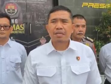 Foto : Aparat kepolisian berhasil mengamankan 259 karung batu hitam yang diduga berasal dari tambang ilegal di Desa Tilangobula, Kecamatan Suwawa Timur, Jumat (22/5/2026).
