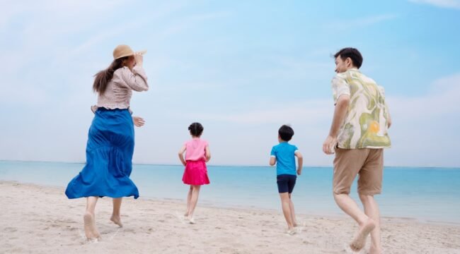  Foto : PT Pembangunan Jaya Ancol Tbk menghadirkan program Gratis Masuk Ancol Sore Hari bagi masyarakat yang ingin menikmati suasana wisata pantai dan ruang terbuka publik di kawasan Ancol Taman Impian.
