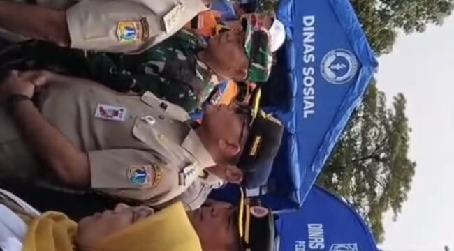 Foto: Wali Kota Jakarta Pusat Arifin Dampingi Wagub DKI Tinjau Pengungsian Korban Kebakaran Jiung.