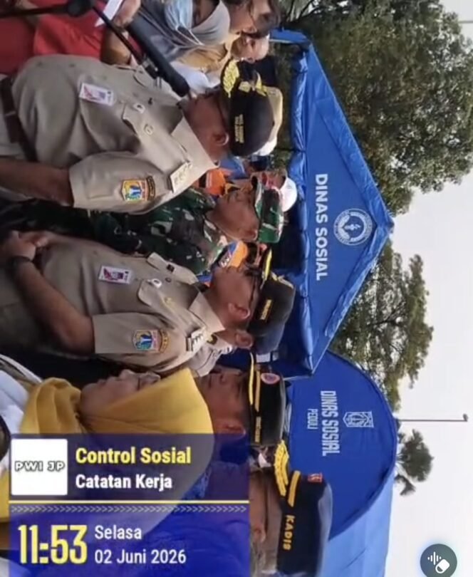
					Foto: Wali Kota Jakarta Pusat Arifin Dampingi Wagub DKI Tinjau Pengungsian Korban Kebakaran Jiung.