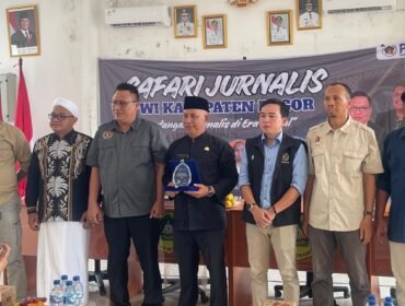  Foto : Persatuan Wartawan Indonesia (PWI) Kabupaten Bogor kembali menggelar kegiatan Safari Jurnalis ke-3 Tahun 2026 yang kali ini berlangsung di Kantor Kecamatan Sukajaya, Kabupaten Bogor, Kamis (4/6/2026).
