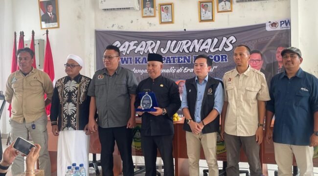  Foto : Persatuan Wartawan Indonesia (PWI) Kabupaten Bogor kembali menggelar kegiatan Safari Jurnalis ke-3 Tahun 2026 yang kali ini berlangsung di Kantor Kecamatan Sukajaya, Kabupaten Bogor, Kamis (4/6/2026).
