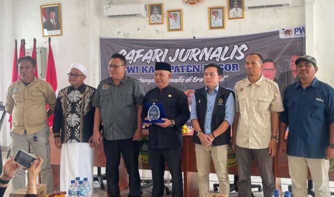 
					 Foto : Persatuan Wartawan Indonesia (PWI) Kabupaten Bogor kembali menggelar kegiatan Safari Jurnalis ke-3 Tahun 2026 yang kali ini berlangsung di Kantor Kecamatan Sukajaya, Kabupaten Bogor, Kamis (4/6/2026).
