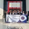 Foto: Sejumlah advokat Dewan Pergerakan Advokat Republik Indonesia (DePA-RI) berfoto bersama usai mengikuti prosesi Pengambilan Sumpah dan Janji Advokat di Pengadilan Tinggi Bandung, Jawa Barat, Kamis (4/6/2026).