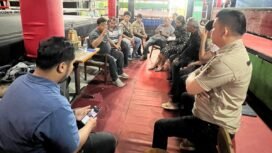 Foto :Keberadaan Ghosun Iron Camp di Kecamatan Setu, Kabupaten Bekasi, mendapat dukungan dari berbagai kalangan masyarakat sebagai sarana pembinaan generasi muda melalui olahraga, khususnya cabang tinju (boxing)..