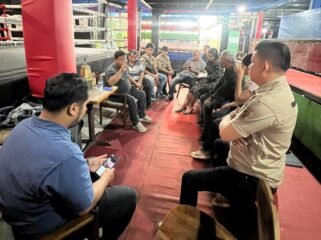 Foto :Keberadaan Ghosun Iron Camp di Kecamatan Setu, Kabupaten Bekasi, mendapat dukungan dari berbagai kalangan masyarakat sebagai sarana pembinaan generasi muda melalui olahraga, khususnya cabang tinju (boxing)..