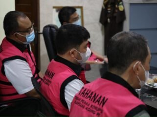 Foto : Kejaksaan Negeri Jakarta Timur mengamankan pelaksanaan penyidikan terhadap 11 tersangka dalam perkara dugaan tindak pidana korupsi penyimpangan kegiatan ekspor produk hasil olahan kelapa sawit atau Crude Palm Oil (CPO) dan produk turunannya periode 2022 hingga 2024.