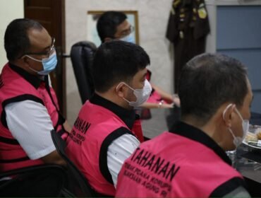Foto : Kejaksaan Negeri Jakarta Timur mengamankan pelaksanaan penyidikan terhadap 11 tersangka dalam perkara dugaan tindak pidana korupsi penyimpangan kegiatan ekspor produk hasil olahan kelapa sawit atau Crude Palm Oil (CPO) dan produk turunannya periode 2022 hingga 2024.