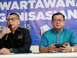 Foto: Ketua PWI Jaya Kesit B Handoyo (kiri) dan Arman Suparman, saat OKK beberapa waktu lalu.(Dok PWI Jaya/Joko Dolok).