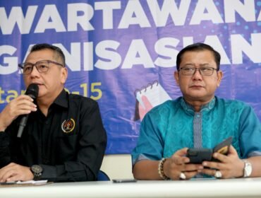 Foto: Ketua PWI Jaya Kesit B Handoyo (kiri) dan Arman Suparman, saat OKK beberapa waktu lalu.(Dok PWI Jaya/Joko Dolok).