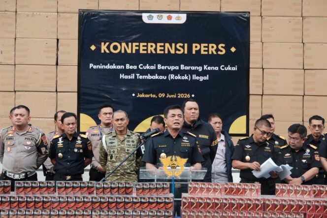 
					Foto : Bea Cukai berhasil mengungkap peredaran jutaan batang rokok ilegal yang diduga merupakan bagian dari jaringan distribusi lintas daerah.