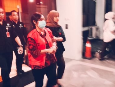 Foto:Setelah sempat tidak memenuhi panggilan penyidik saat penetapan tersangka pada Mei lalu, DER, Pejabat Pembuat Komitmen (PPK) Suku Dinas Perindustrian, Perdagangan, Koperasi, Usaha Kecil dan Menengah (PPKUKM) Kota Administrasi Jakarta Timur tahun anggaran 2023-2024.