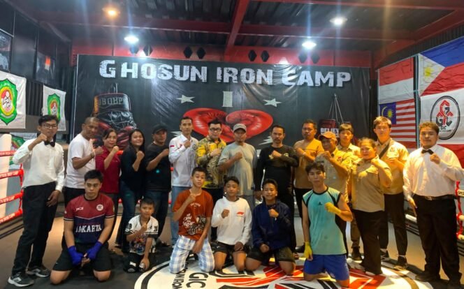 
					Foto:Ghosun Iron Camp (GIC) memberangkatkan 10 atlet tinju binaannya untuk mengikuti Kejuaraan Tinju Piala Wali Kota Surabaya 2026 yang akan digelar pada 26–28 Juni 2026 di Surabaya, Jawa Timur.