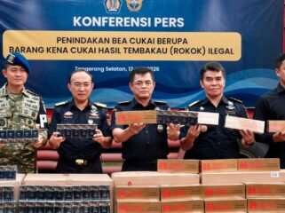  Foto:Upaya penyelundupan jutaan batang rokok ilegal melalui jalur penyeberangan Merak-Bakauheni berhasil digagalkan oleh Kantor Wilayah Bea Cukai Banten bersama Bea Cukai Merak.