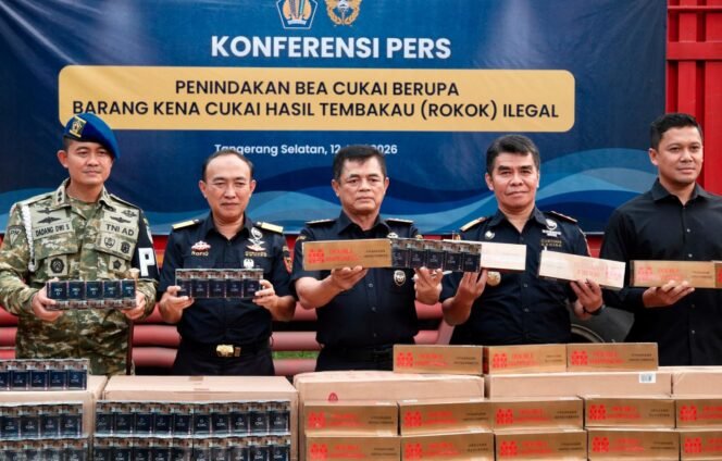 
					 Foto:Upaya penyelundupan jutaan batang rokok ilegal melalui jalur penyeberangan Merak-Bakauheni berhasil digagalkan oleh Kantor Wilayah Bea Cukai Banten bersama Bea Cukai Merak.