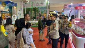 Foto : Untuk mencegah terjadinya aksi pencopetan dan kejahatan jalanan, Kapolsek Kemayoran Kompol Dr. Agung Ardiansyah, SH, MH turun langsung memberikan imbauan kepada masyarakat di kawasan JIExpo Kemayoran, Jakarta Pusat, Senin (15/6/2026).