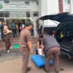 Foto : Kejaksaan Negeri (Kejari) Jakarta Timur mengumumkan bahwa perkara tindak pidana dengan terdakwa Dr. Kanjeng Raden Mas Tumenggung (KRMT) Roy Suryo Notodiprojo dan Tifauzia Tyassuma telah resmi dilimpahkan ke Pengadilan Negeri Jakarta Timur.
