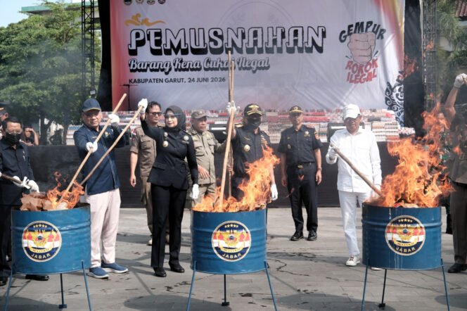 
					Rokok Ilegal Bernilai Fantastis Dibakar, Negara Hindari Kerugian Rp32,9 Miliar
