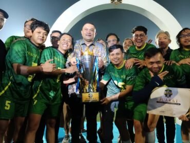 Foto : Tim sepakbola Persatuan Wartawan Indonesia (PWI) Kota Bogor sukses keluar sebagai juara pertama dalam ajang turnamen Mini Soccer Bupati Bogor Cup 2026. Kompetisi antar pewarta ini digelar di Ayo Arena, Sentul pada Jumat, 26 Juni 2026.
